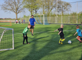 Trainingsavond S.K.N.W.K. JO7-1, JO11-1JM en JO12-1JM van maandag 8 april 2024 (50/79)